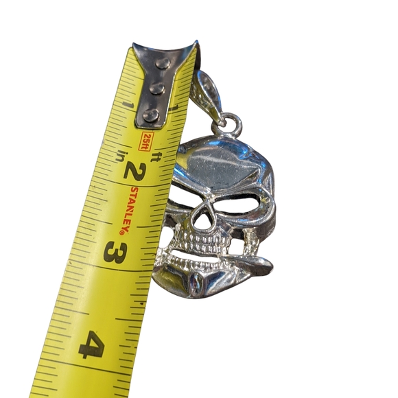 Large Silver Tone Skull Pendant with Rose - Picture 3 of 3